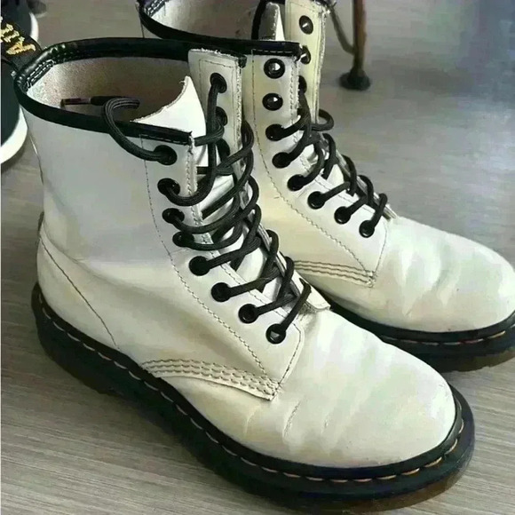 Doc Martens white leather boots size UK  4 - Picture 2 of 3